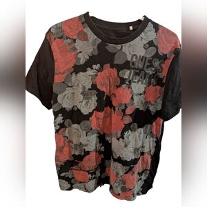 2/22$ Guess Black and Gray T-Shirt